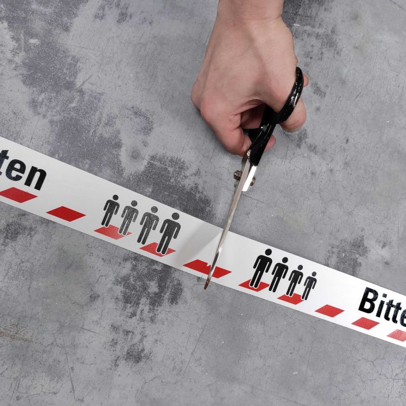 Tartsd a távolságot padlójelölő szalag_vágás